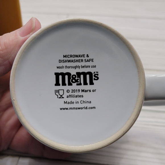 M & M's Mars 2019 Letter P Ceramic 12oz Coffee Mug New Yellow - Picture 5 of 12